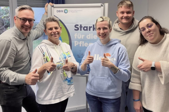 Die Delegierten des DBfK Südwest (v. l.): André Hieke, Heike Rost, Nadja Körner, Tristan Stecker, Astrid Woggon. Nicht im Bild: Thorsten Krist und Ingo Eck.