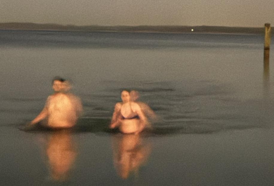 Anbaden in der Ostsee kurz nach Frühlingsanfang