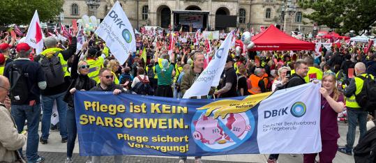 Der DBfK bei einer Protestaktion gegen die Sparpläne am 10. Juni in Hannover