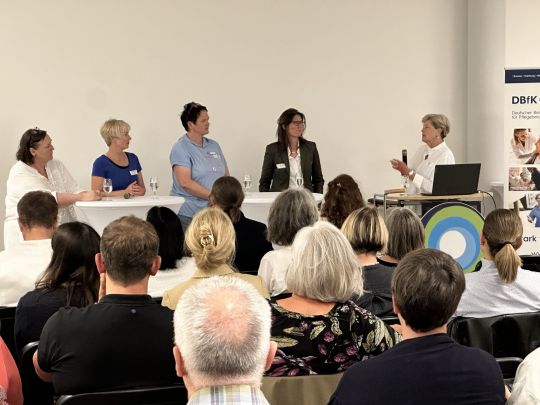 Fachtagung setzt starkes Zeichen für feste Standards in der Pflegeberatung